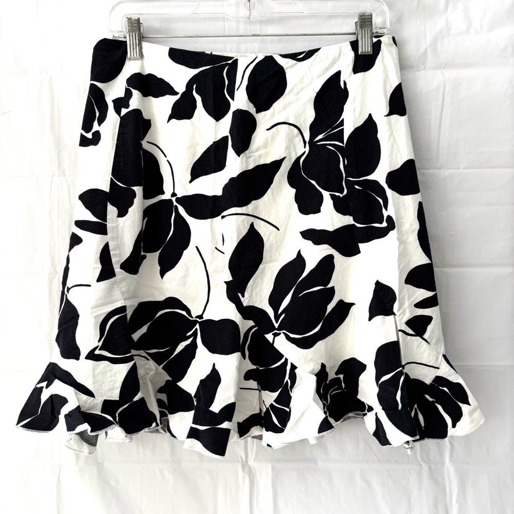 NWOT White House Black Market Black WhTE Leaf Print A-Line Ruffle Hem Skirt SZ 6 - Picture 6 of 10